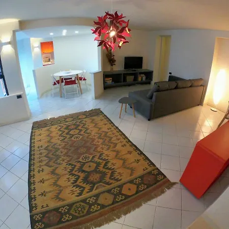 La Tana Del Riccio - Bilocale Con Giardino E Jacuzzi Sulla Collina Di Apartment *
