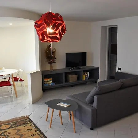 La Tana Del Riccio - Bilocale Con Giardino E Jacuzzi Sulla Collina Di